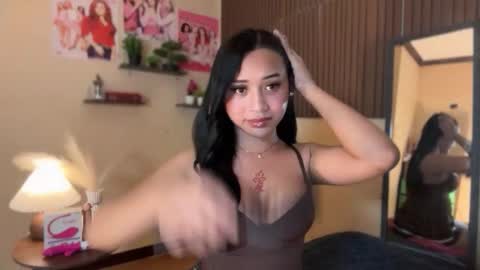 Snapshot of devine_goddessx chatting on 05-10-26, 03:01 Devine Greyson online show from 05-10-26, 03:01
