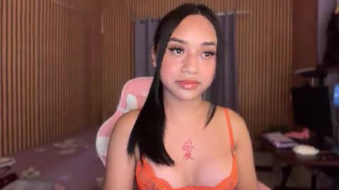 Snapshot of devine_goddessx chatting on 05-26-26, 04:25 Devine Greyson online show from 05-26-26, 04:25