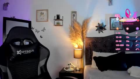 Snapshot of devlin_violet__ chatting on 09-16-25, 12:00 PaulaInsta  paulacastellanos 1Pvt open online show from 09-16-25, 12:00