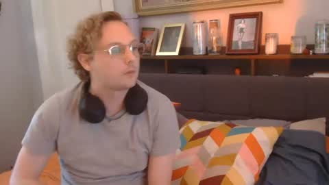 Snapshot of dexsin1920 chatting on 06-14-26, 11:29 T-O online show from 06-14-26, 11:29