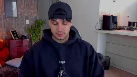 JULIAN online show from 12-05-25, 05:20