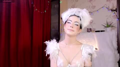 Diana online show from 10-31-25, 04:19