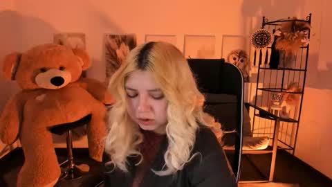 Dia online show from 12-17-25, 07:42