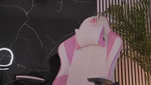 Snapshot of diamond_ava_ chatting on 06-19-26, 09:13 Thea online show from 06-19-26, 09:13
