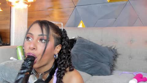 Snapshot of diamond_black19 chatting on 02-01-25, 08:37 Camila and Megan online show from 02-01-25, 08:37