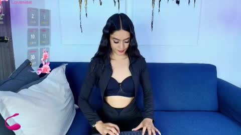 Snapshot of diamond_black19 chatting on 09-18-25, 07:05 Camila and Megan online show from 09-18-25, 07:05