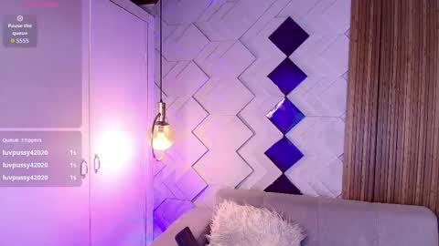 Snapshot of diamond_black19 chatting on 11-19-25, 07:14 Camila and Megan online show from 11-19-25, 07:14