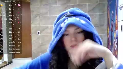 Snapshot of diamond_curls05 chatting on 07-31-26, 04:06 DiamondCurls online show from 07-31-26, 04:06
