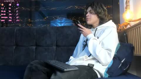 diamond_twink online show from 11-04-25, 04:00