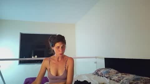 Snapshot of dianalove34 chatting on 06-07-26, 12:04 dianalove34 online show from 06-07-26, 12:04