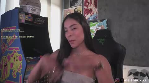 Snapshot of dianne_nanatzu chatting on 10-28-25, 08:00 Melania - online show from 10-28-25, 08:00