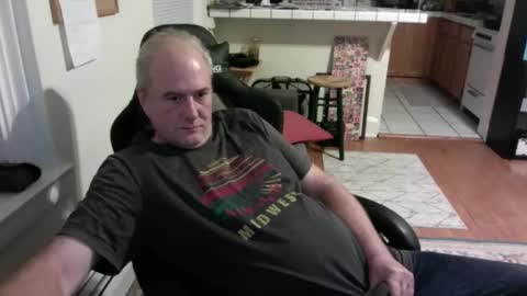 Snapshot of dickflasher5 chatting on 12-17-25, 03:56 Richard Fleischer online show from 12-17-25, 03:56