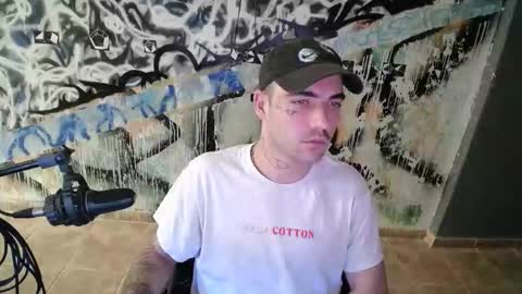 Snapshot of didismurf02 chatting on 11-13-25, 04:00 didismurf02 online show from 11-13-25, 04:00