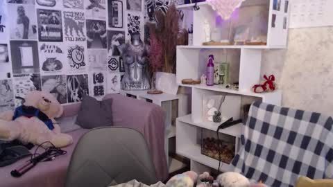 Hi im Alice 3 Im usualy online 03-10 or 17-21 UTC0 online show from 11-11-25, 07:30