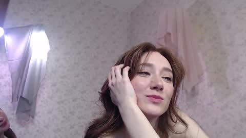 Hi im Alice 3 Im usualy online 03-10 or 17-21 UTC0 online show from 02-11-26, 06:29