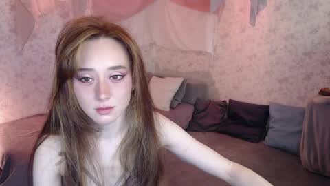 Hi im Alice 3 Im usualy online 03-10 or 17-21 UTC0 online show from 04-08-26, 04:34