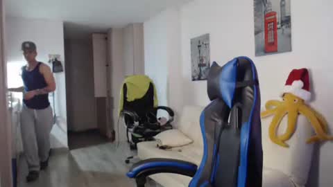 dilanxxx8888 online show from 12-17-25, 03:45