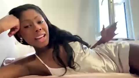 Snapshot of dilussoangel chatting on 06-19-26, 06:23 dilussoangel online show from 06-19-26, 06:23