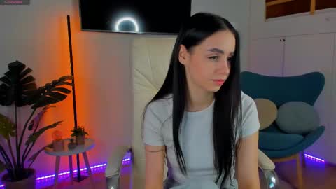 Snapshot of dina___fox chatting on 04-11-26, 01:04 Dina Fox online show from 04-11-26, 01:04