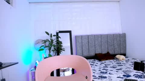 DINA online show from 09-19-25, 10:10