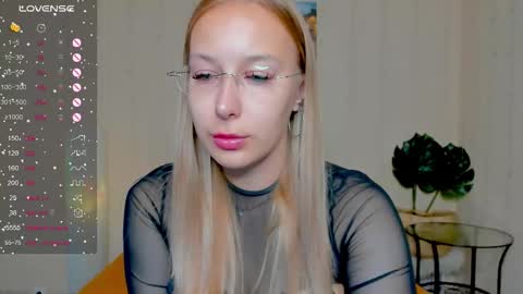 Snapshot of dina_sunshine chatting on 09-19-25, 03:08 Dina online show from 09-19-25, 03:08