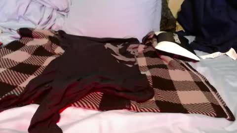 dino9999999 online show from 03-06-26, 06:21