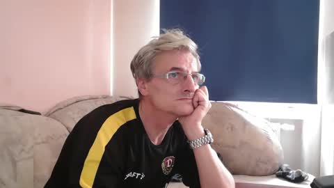 Snapshot of dirk6873 chatting on 04-01-26, 11:33 Adam Carla online show from 04-01-26, 11:33