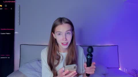 Hailey online show from 12-02-24, 01:47