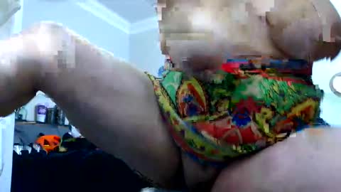 Snapshot of dirtydaisy1998 chatting on 10-05-25, 05:22 Daisy Wylde online show from 10-05-25, 05:22