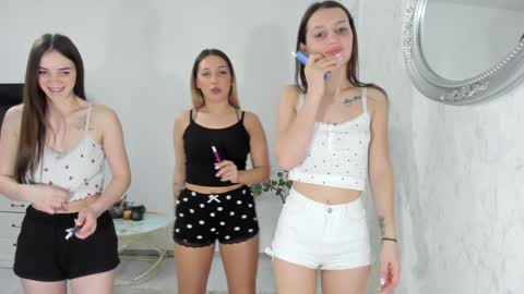 Gyna    Josie    online show from 02-15-26, 01:57