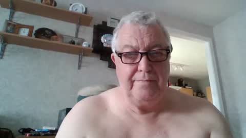 Snapshot of dirtyoldscot1960 chatting on 06-15-26, 11:01 Fergus online show from 06-15-26, 11:01