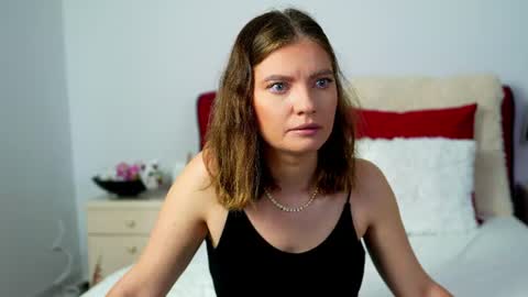 Snapshot of dirtystudentgirl chatting on 06-09-26, 04:02 Chloe online show from 06-09-26, 04:02