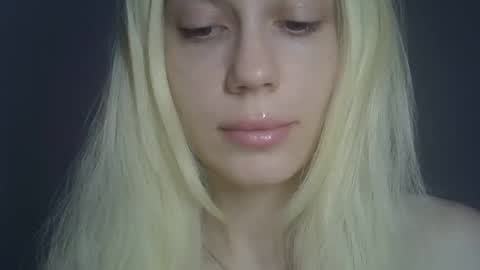 DitaMilton online show from 04-23-26, 04:09