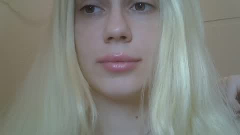 DitaMilton online show from 04-25-26, 07:00