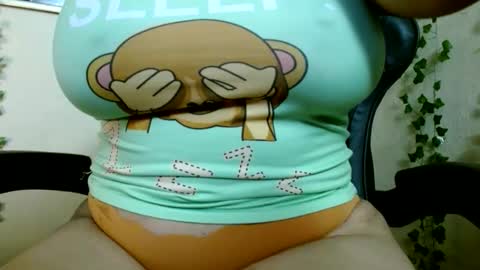 Snapshot of divadirty chatting on 01-01-25, 08:15 Mari online show from 01-01-25, 08:15