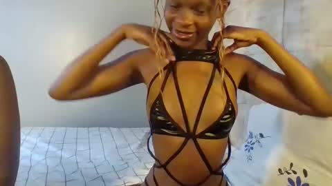 Snapshot of divagodess chatting on 10-17-25, 07:22 divagodess online show from 10-17-25, 07:22