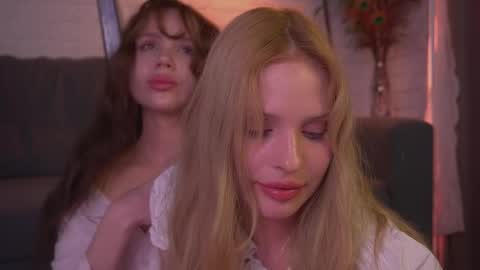 Snapshot of divine_lights chatting on 03-05-25, 09:48 Eva and Lucia online show from 03-05-25, 09:48