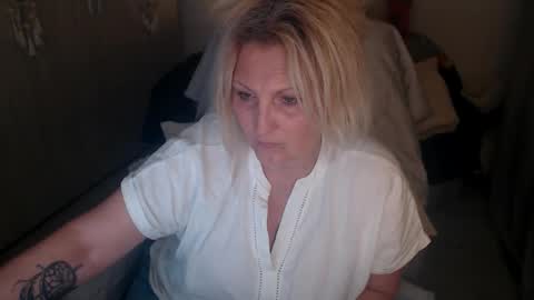 Alexxa online show from 04-15-26, 07:43