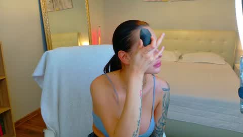 Snapshot of divineluxe chatting on 06-16-26, 03:31 Ivory Blue. online show from 06-16-26, 03:31