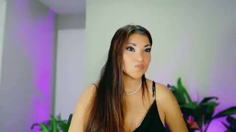 DivineLynn online show from 12-14-25, 03:28