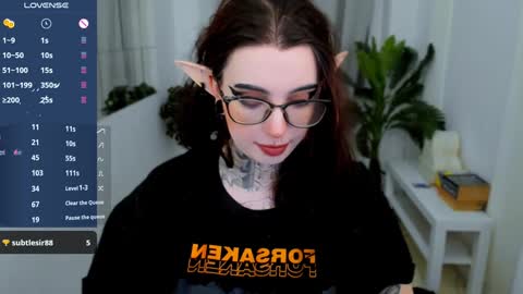 dixipixi_ online show from 02-06-25, 10:37