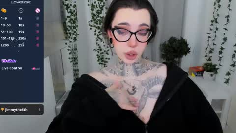 dixipixi_ online show from 04-26-26, 05:27