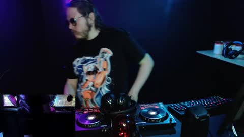 Adrian Arturo online show from 02-02-25, 11:11