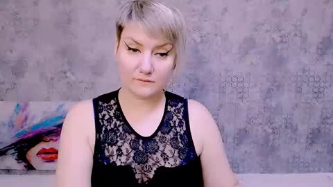 Snapshot of djullia chatting on 02-08-25, 10:18 djullia online show from 02-08-25, 10:18