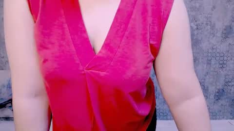 Snapshot of djullia chatting on 02-10-25, 12:18 djullia online show from 02-10-25, 12:18