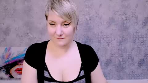 Snapshot of djullia chatting on 02-13-25, 12:32 djullia online show from 02-13-25, 12:32