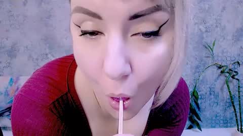 Snapshot of djullia chatting on 11-28-25, 08:39 djullia online show from 11-28-25, 08:39