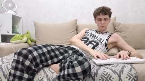 Snapshot of doedeeer chatting on 12-15-24, 04:07 Alex online show from 12-15-24, 04:07