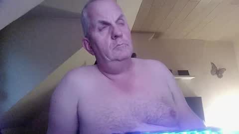 Snapshot of doggy2629 chatting on 10-23-25, 04:17 doggy2629 online show from 10-23-25, 04:17