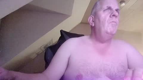 Snapshot of doggy2629 chatting on 10-25-25, 08:14 doggy2629 online show from 10-25-25, 08:14